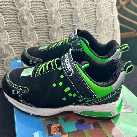 Minecraft Boys Light Up Athletic Shoes - Picture 3 of 11
